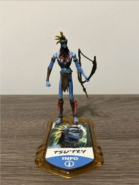 Rare Avatar Tsu-Tey War Paint Warrior
2009 Mattel Action Figure